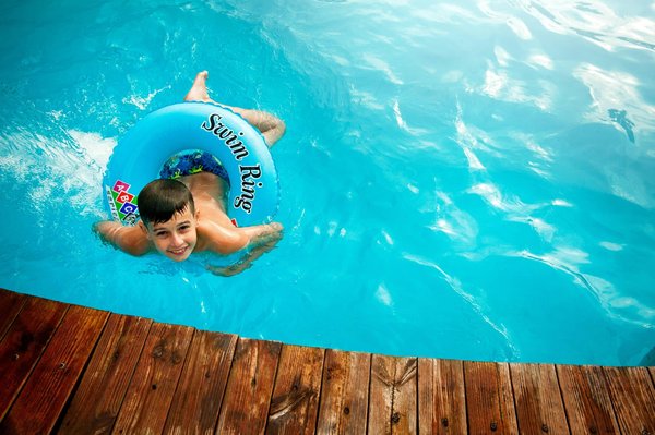 Quels sont les critères pour choisir un volet roulant adapté à sa piscine ?